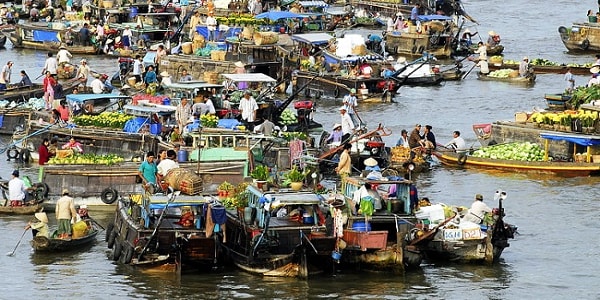 Top thing to do in Ca Mau - visit Floating Market