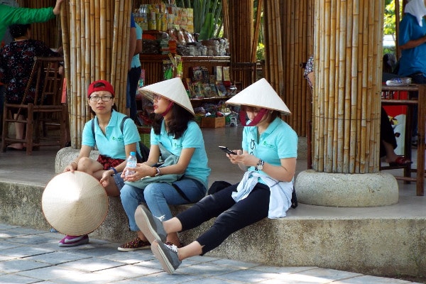 The woman with Vietnamese Conical Hat 